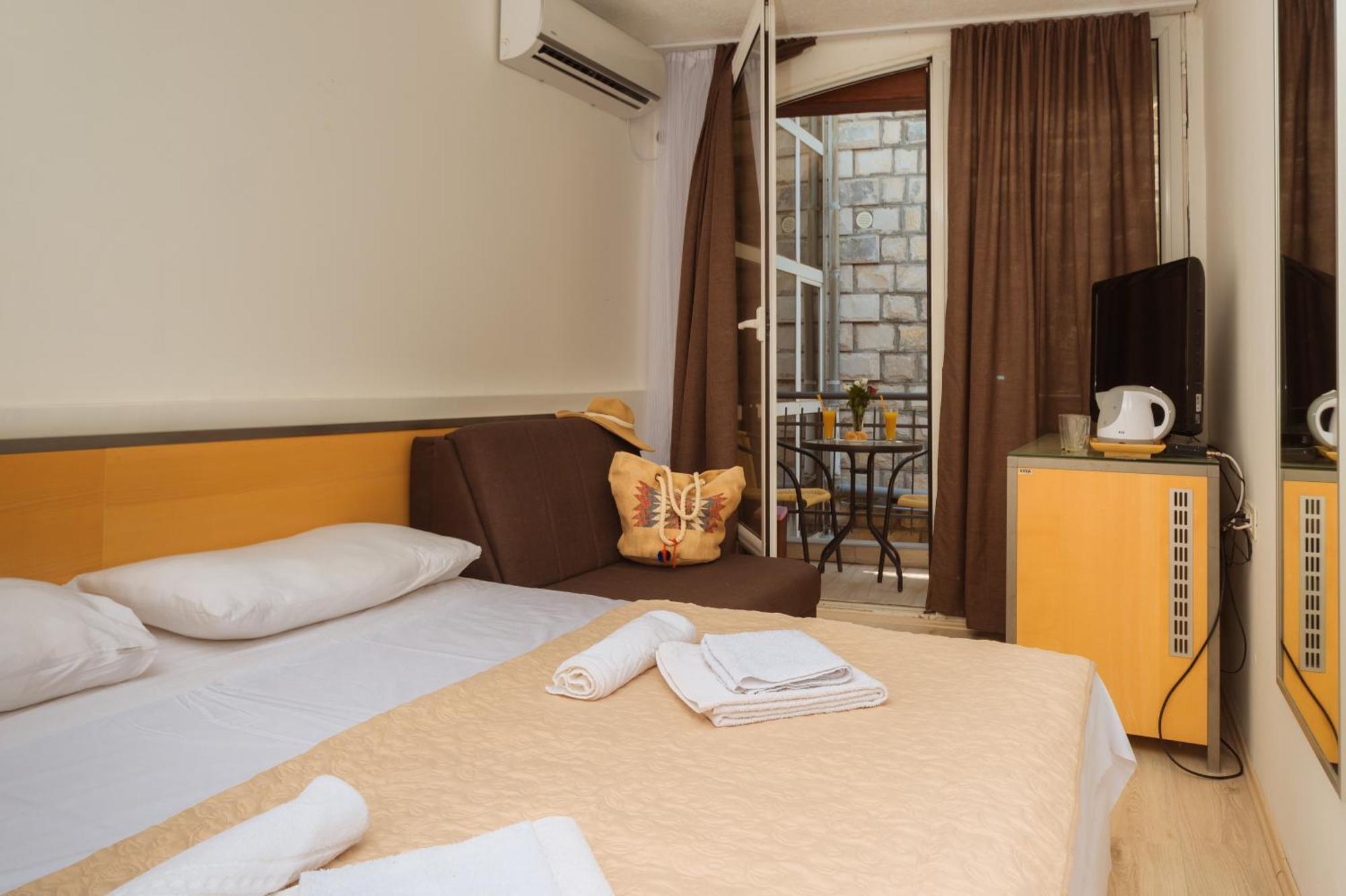 Hotel Savojo Petrovac Quarto foto